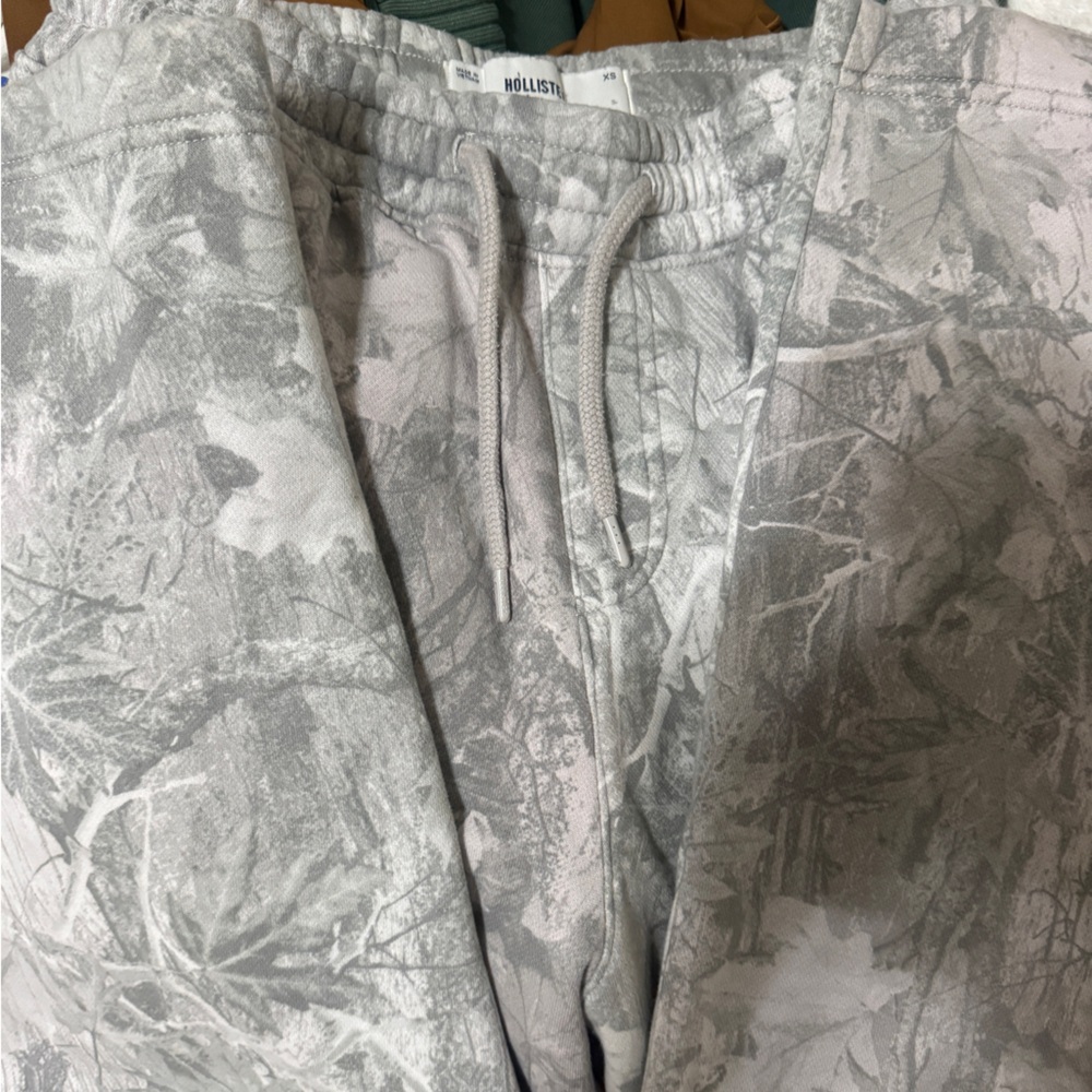 hollister gray camo sweatpants